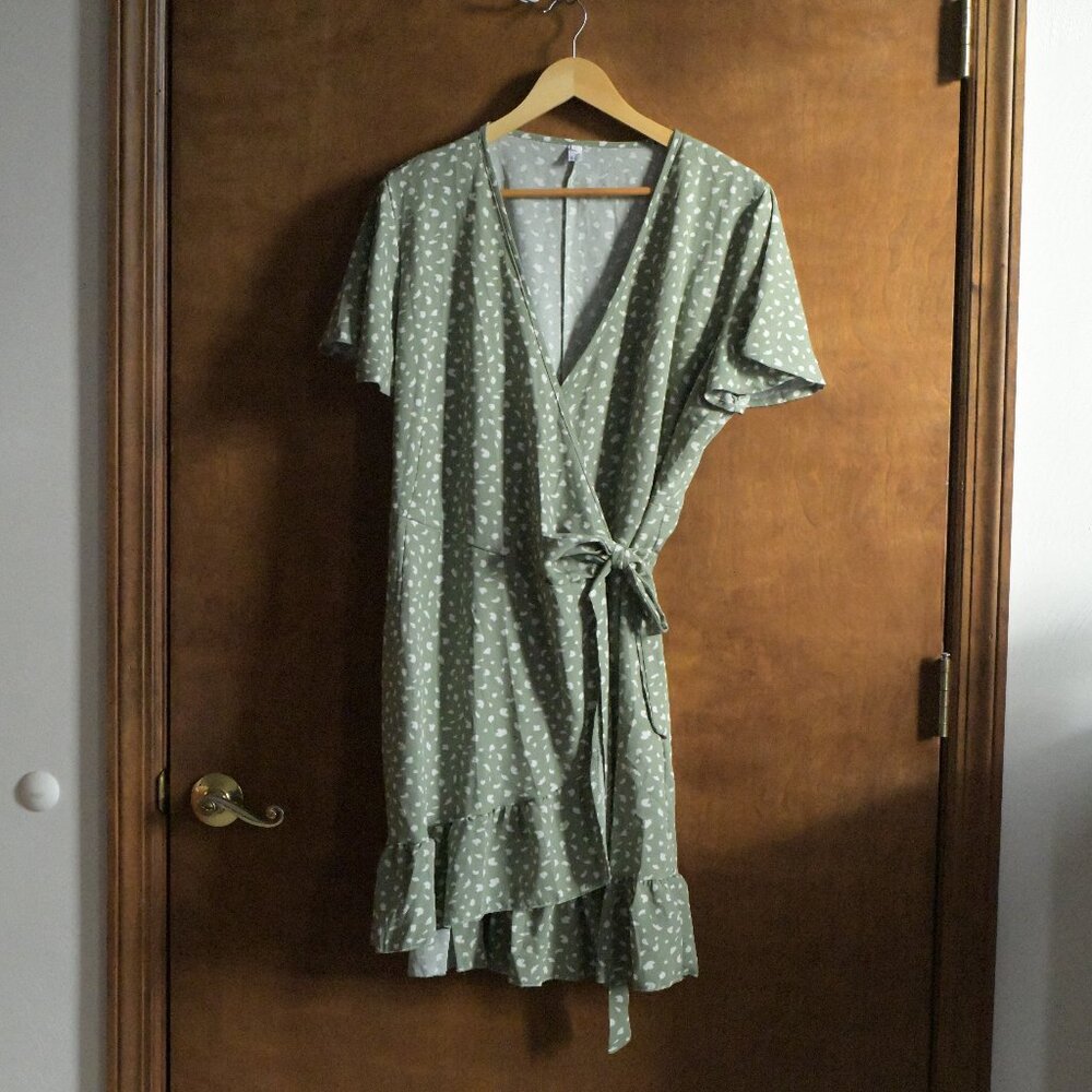 Beautiful Sage Green Wrap Dress. Women's XL.